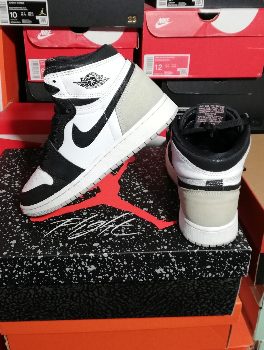 AIR JORDAN 1 HIGH RETRO "STAGE HAZE" SIZE 4YOUTH GREAT COND